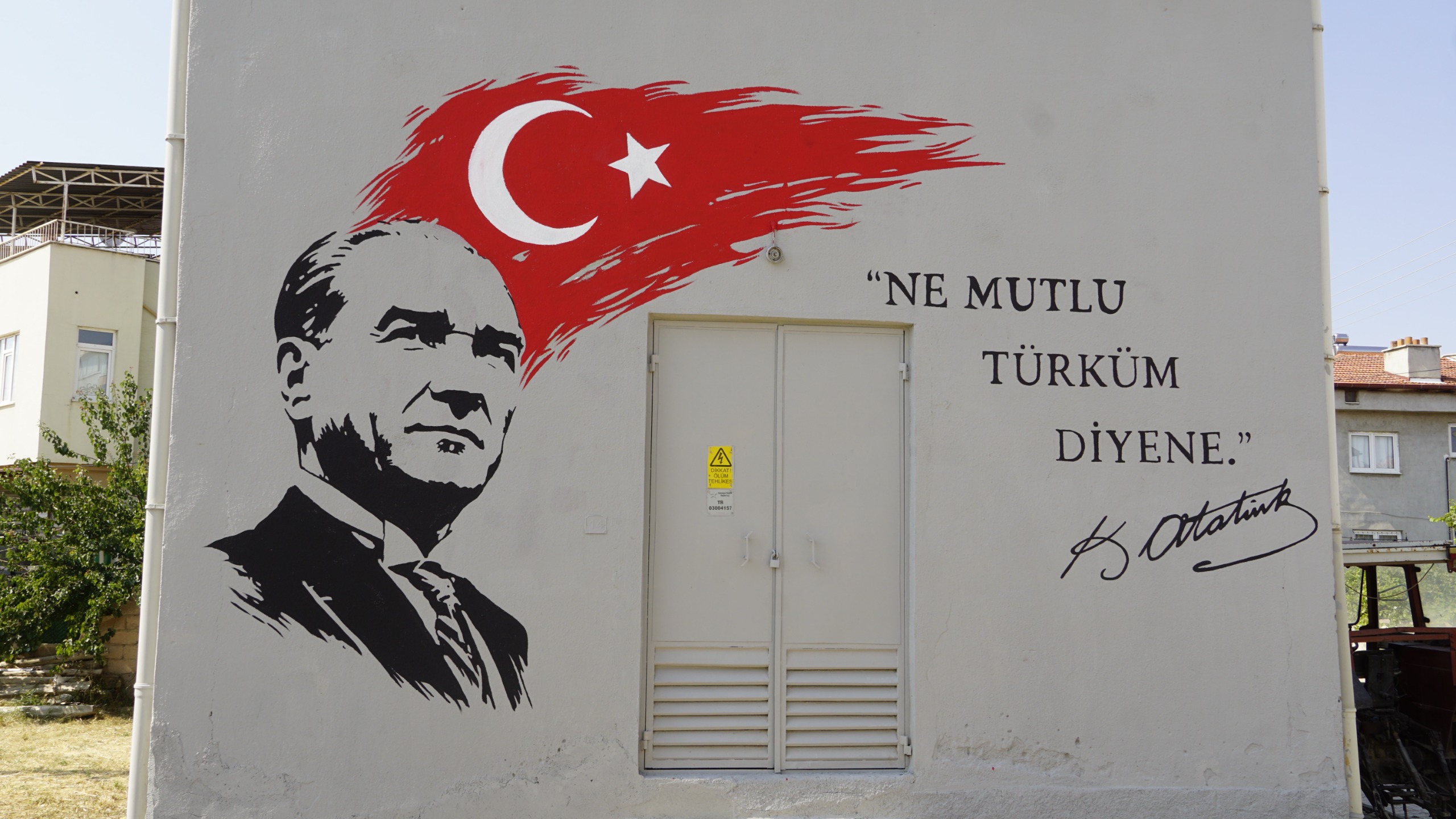 Şuhut’ta trafo binalarına sanat dokunuşu
