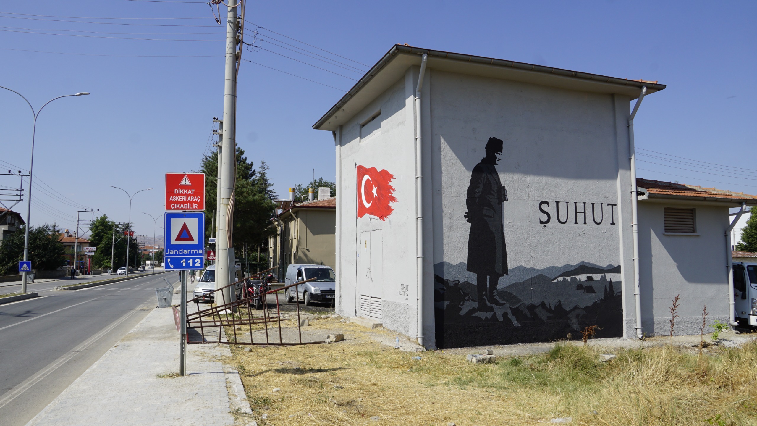 Şuhut’ta trafo binalarına sanat dokunuşu 17 Şuhut’ta trafo binalarına sanat dokunuşu