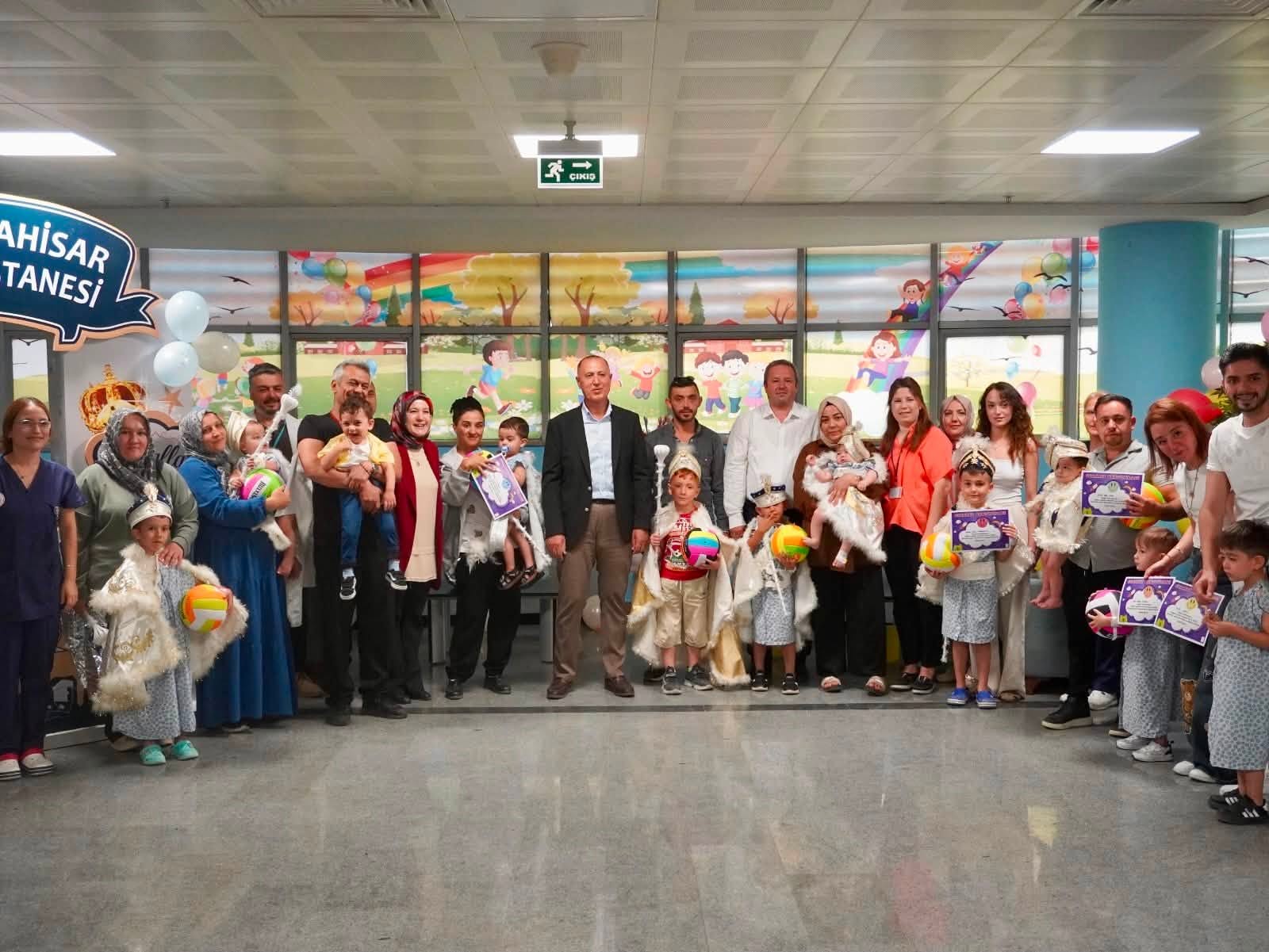 Sünnet olan çocuklara hastaneden anlamlı sürpriz