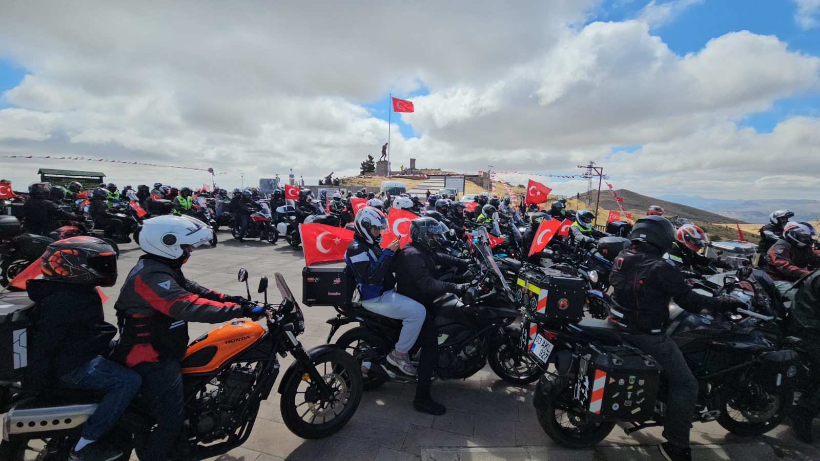 “Süvarinin İzinden” Motosikletli Saygı Sürüşü, Kocatepe’den start aldı