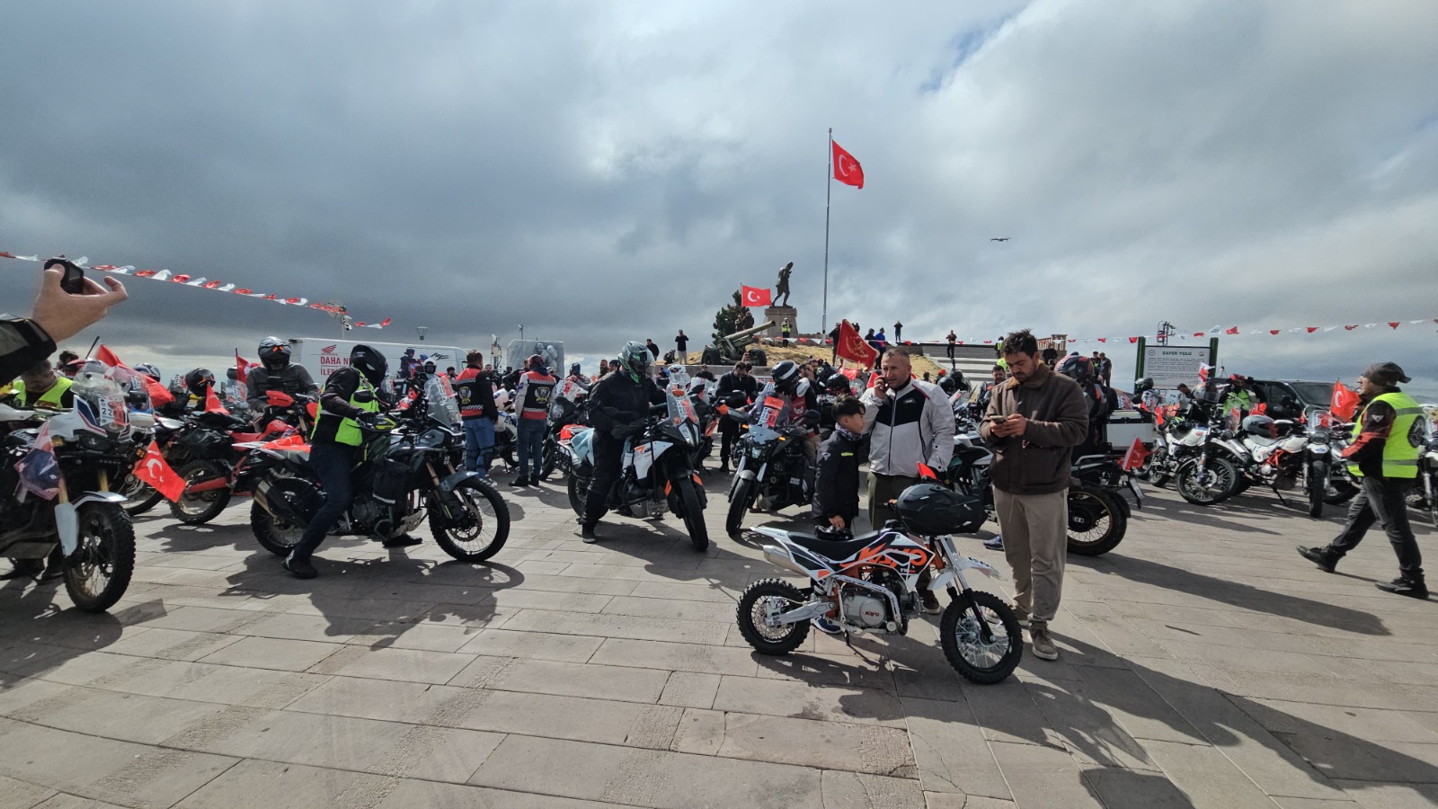 “Süvarinin İzinden” Motosikletli Saygı Sürüşü, Kocatepe’den start aldı