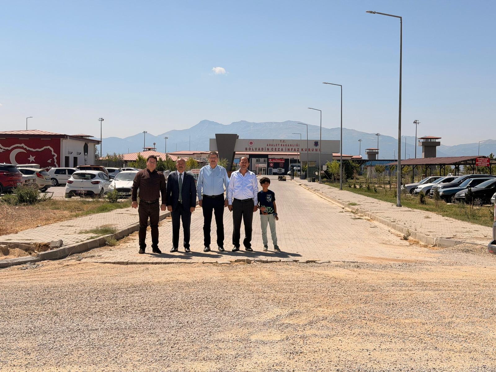 Taytak ve Aynacı iş makinesinin başına geçti
