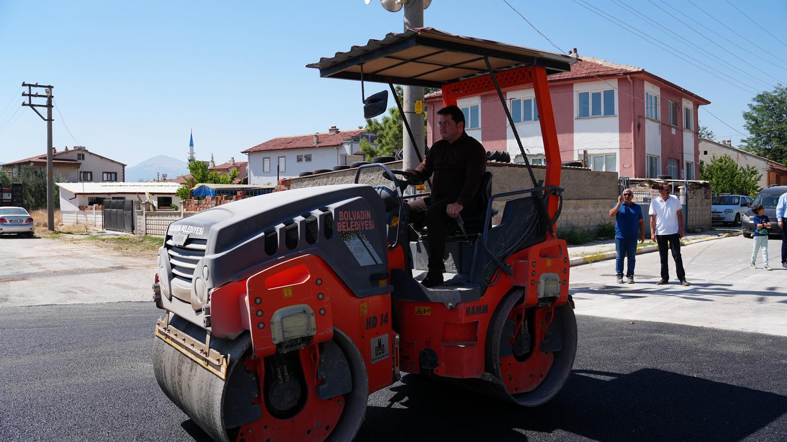Taytak ve Aynacı iş makinesinin başına geçti