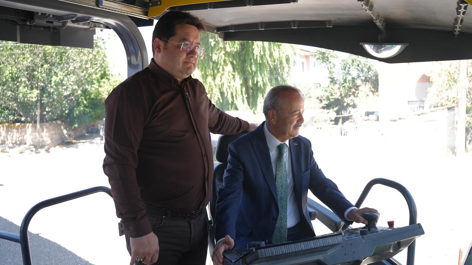 Taytak ve Aynacı iş makinesinin başına geçti