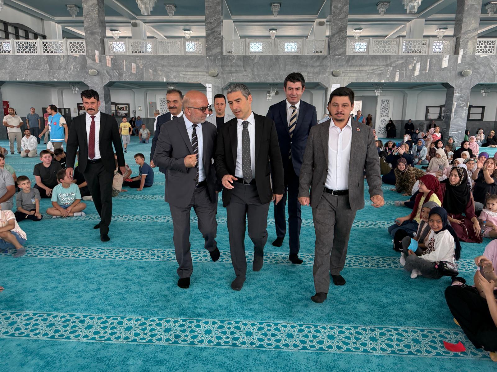 Vali Aktaş, çocukların heyecanına ortak oldu