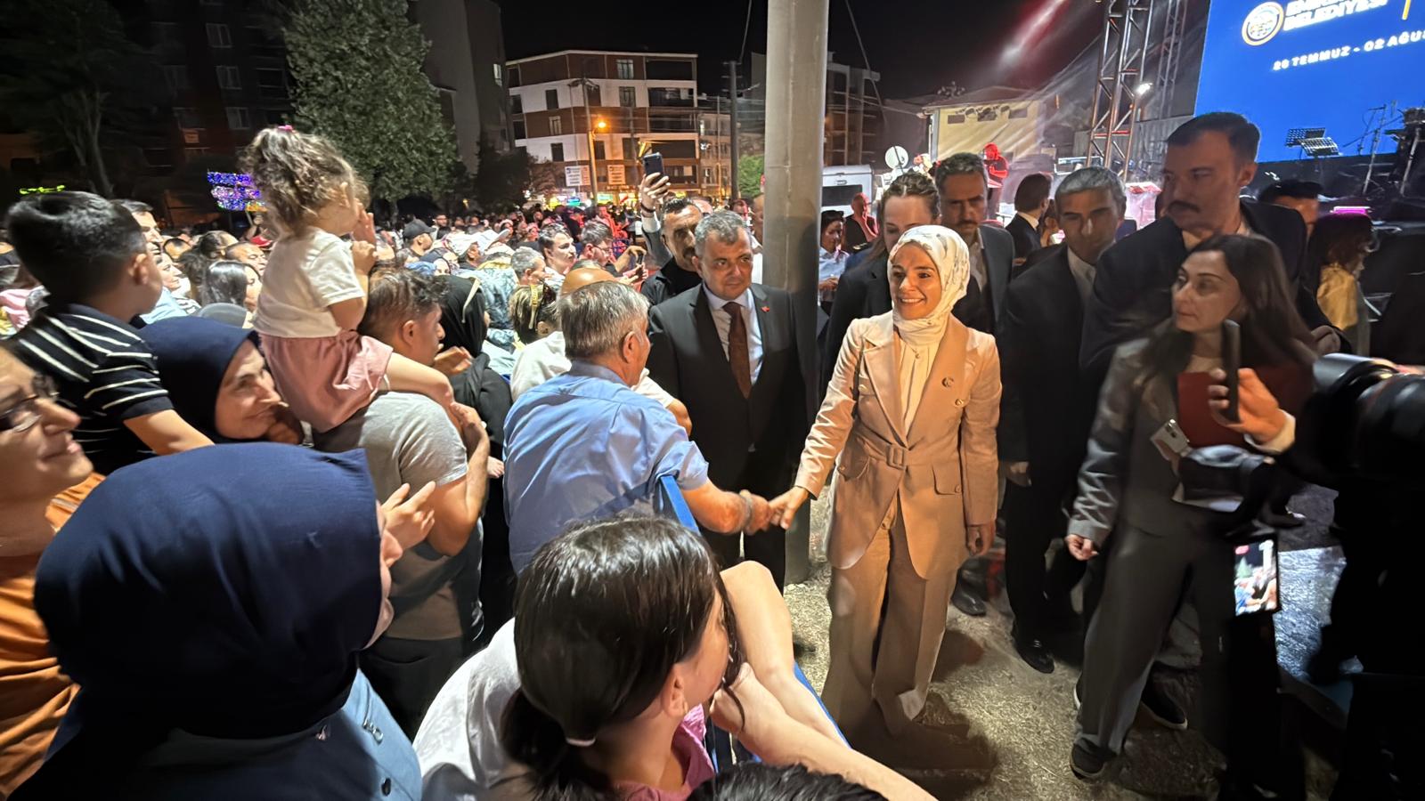 Bakan Göktaş, Emirdağ Gurbetçi Festivali’nde vatandaşlarla buluştu