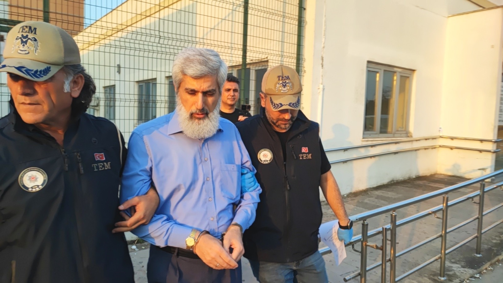 Alparslan Kuytul, eşi ve çok sayıda kişi gözaltında