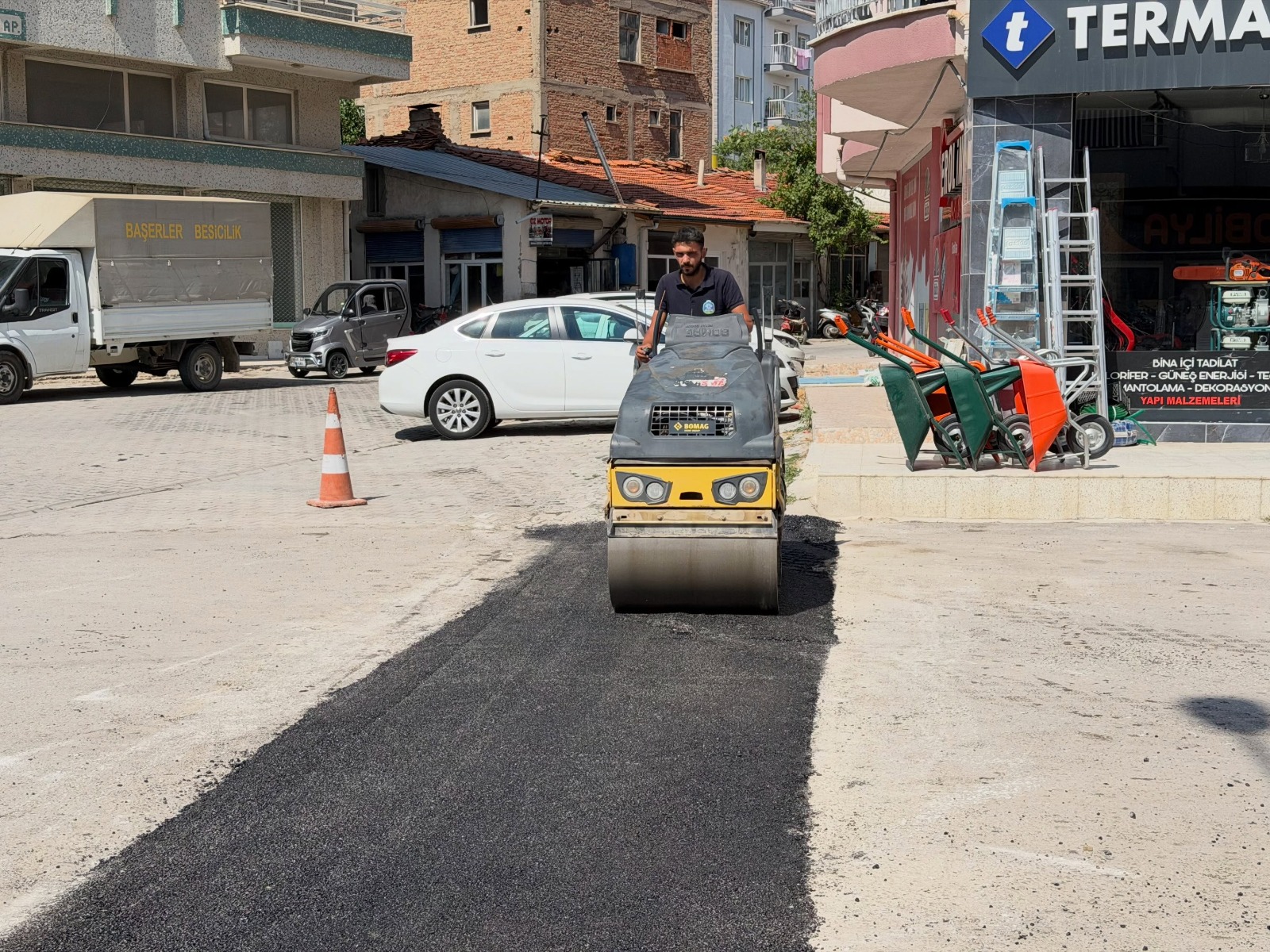 Sandıklı’nın dört bir yanında çalışmalar sürüyor