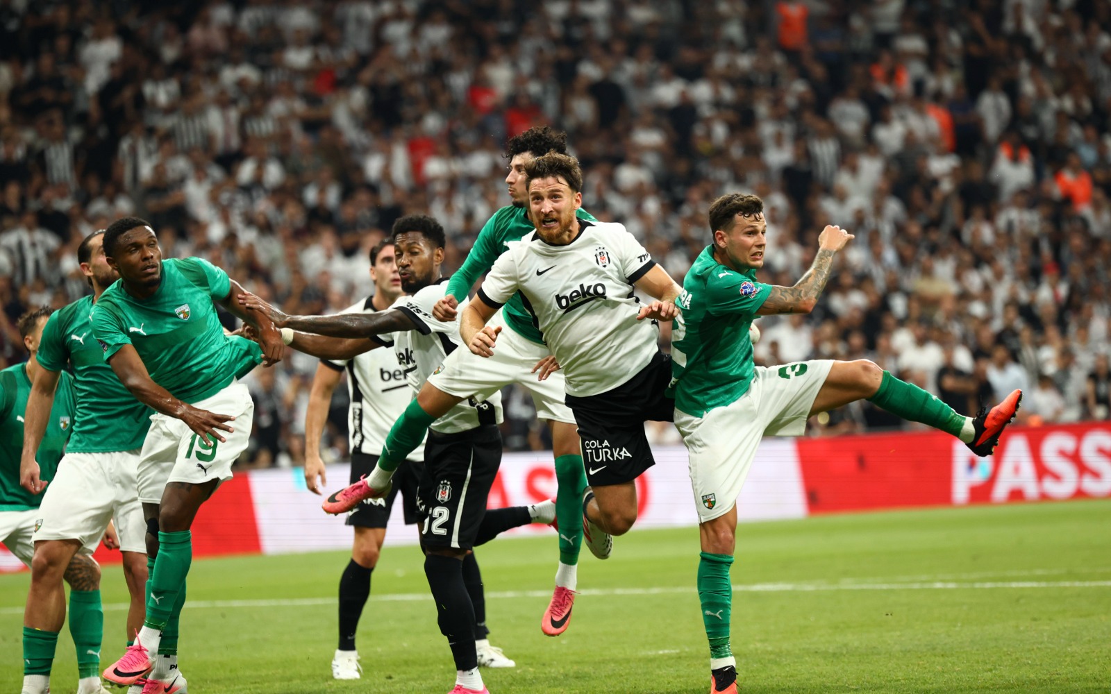Beşiktaş, Avrupa'da tur kapısını araladı