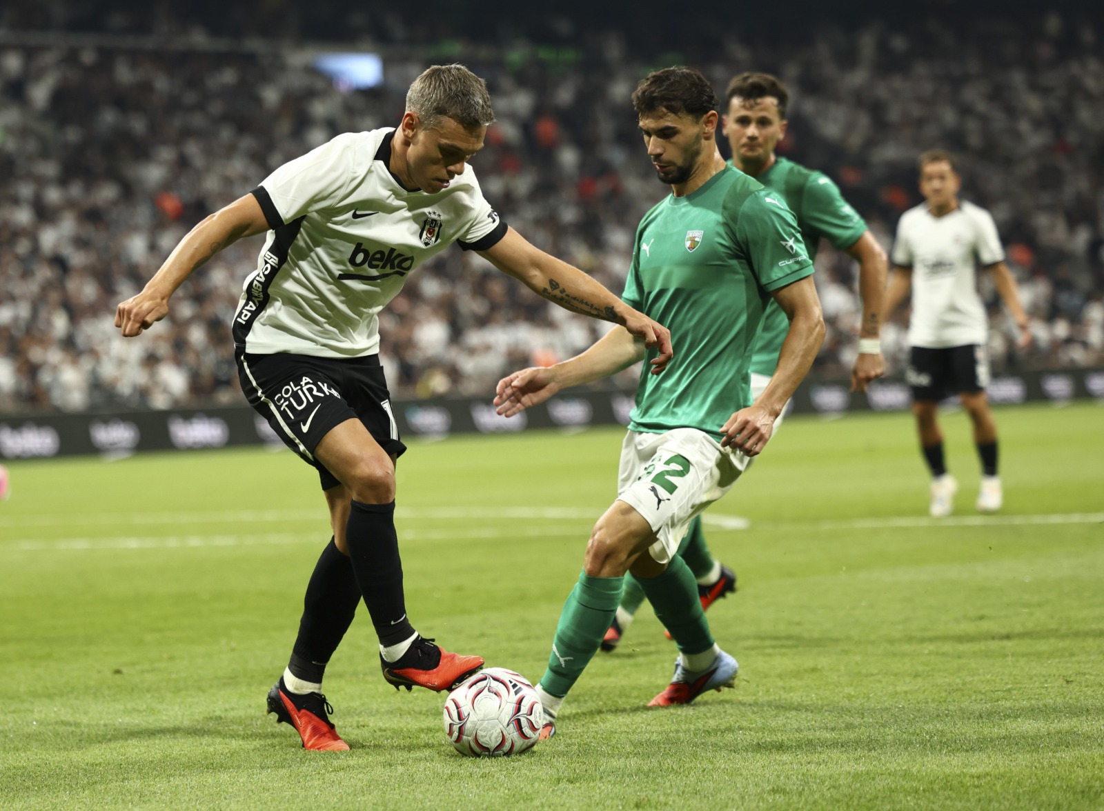Beşiktaş, Avrupa'da tur kapısını araladı