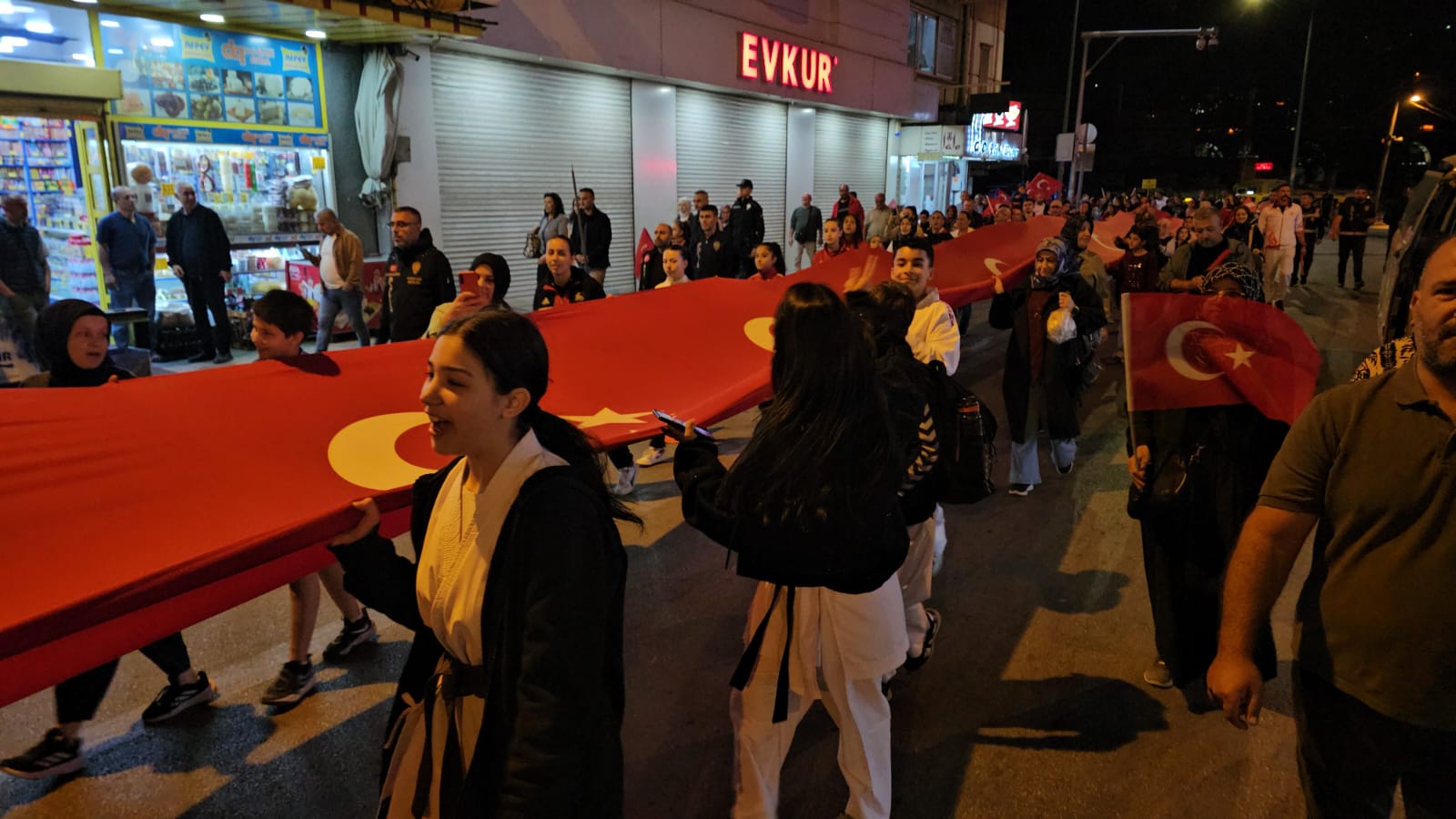 Büyük Taarruz’un 104. yılında Fener Alayı coşkusu