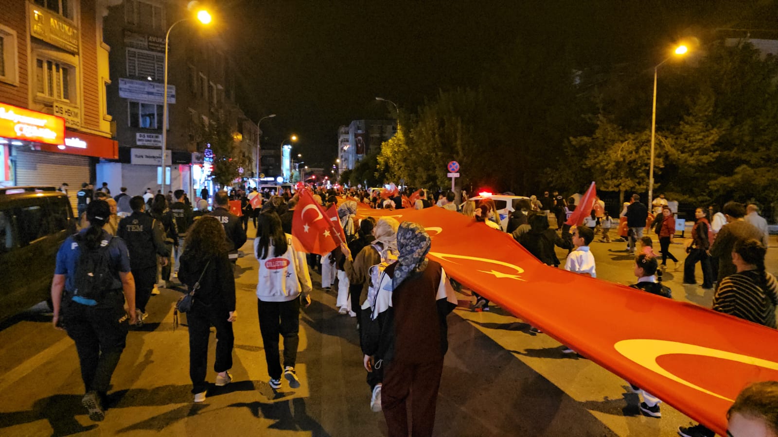 Büyük Taarruz’un 104. yılında Fener Alayı coşkusu