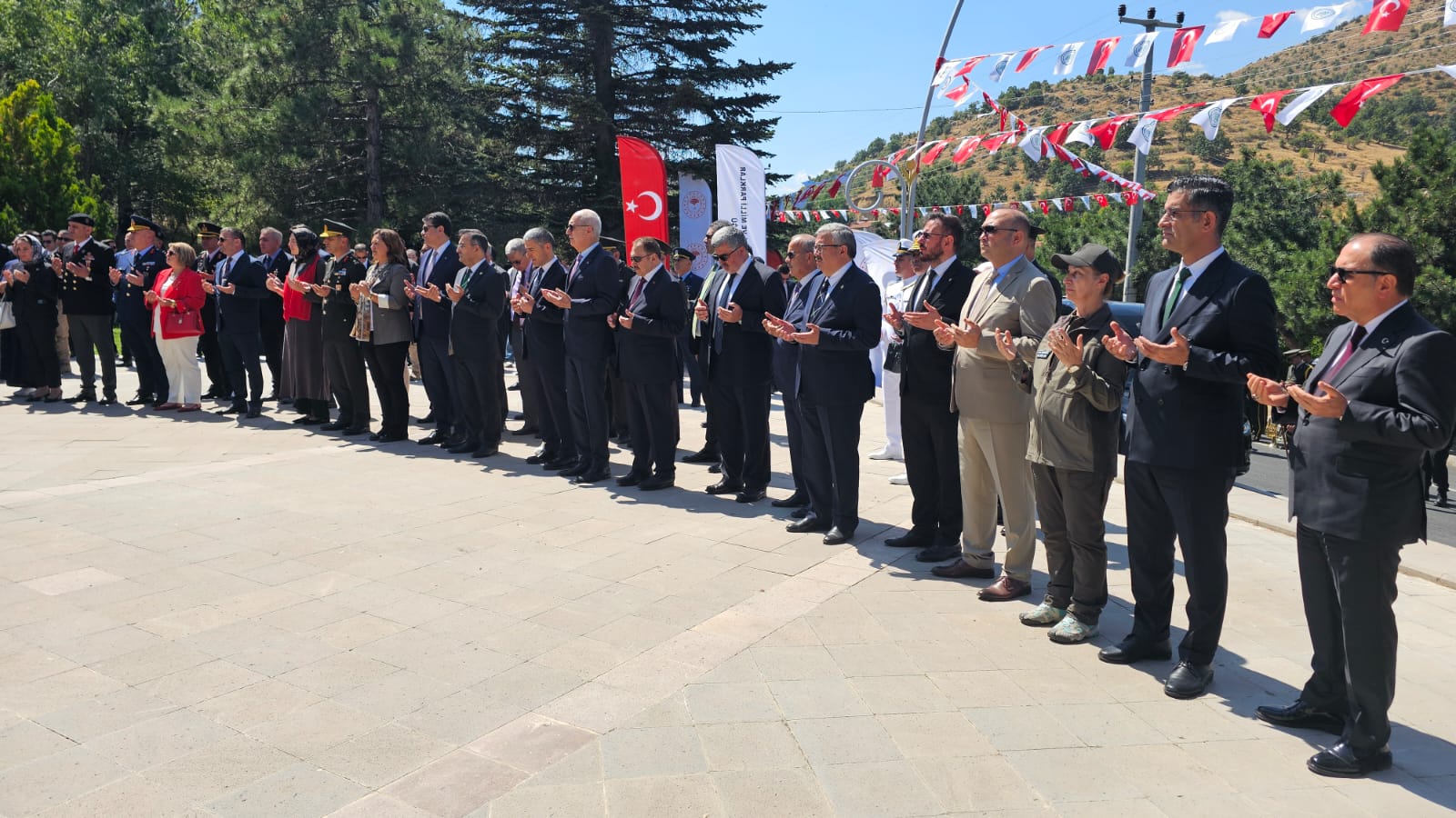 Yüzbaşı Agâh Paşa Şehitliği’nde şehitlere vefa