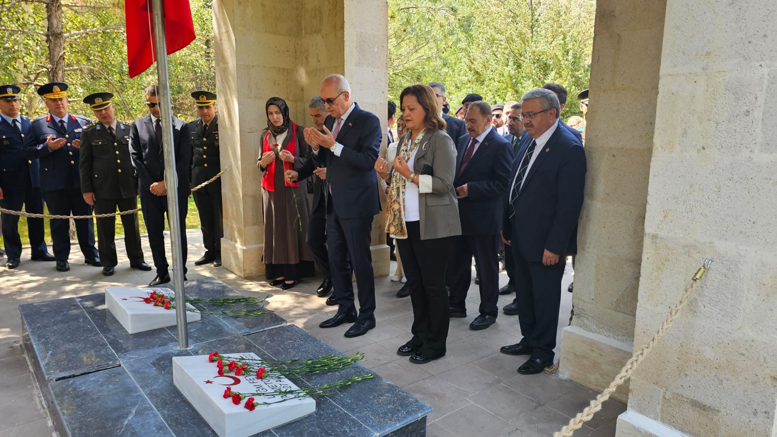 Yüzbaşı Agâh Paşa Şehitliği’nde şehitlere vefa