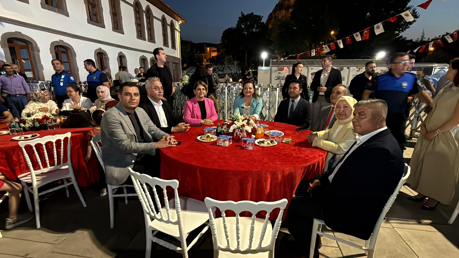 Afyonkarahisar'da sünnet çocukları için unutulmaz kına gecesi