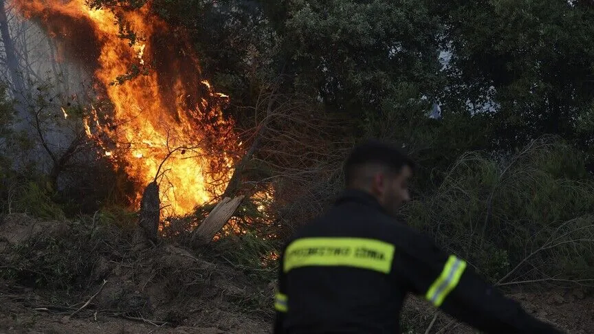 Yunanistan’da birçok farklı noktada orman yangınları çıktı