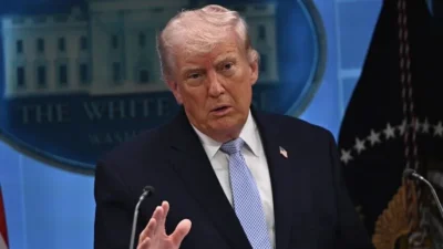 ABD Başkanı Trump, Oval Ofis’te düzenlediği bir Başkanlık Kararnamesi imza