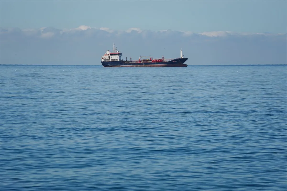 Silivri açıklarında batan geminin kayıp mürettebatı için arama sürüyor