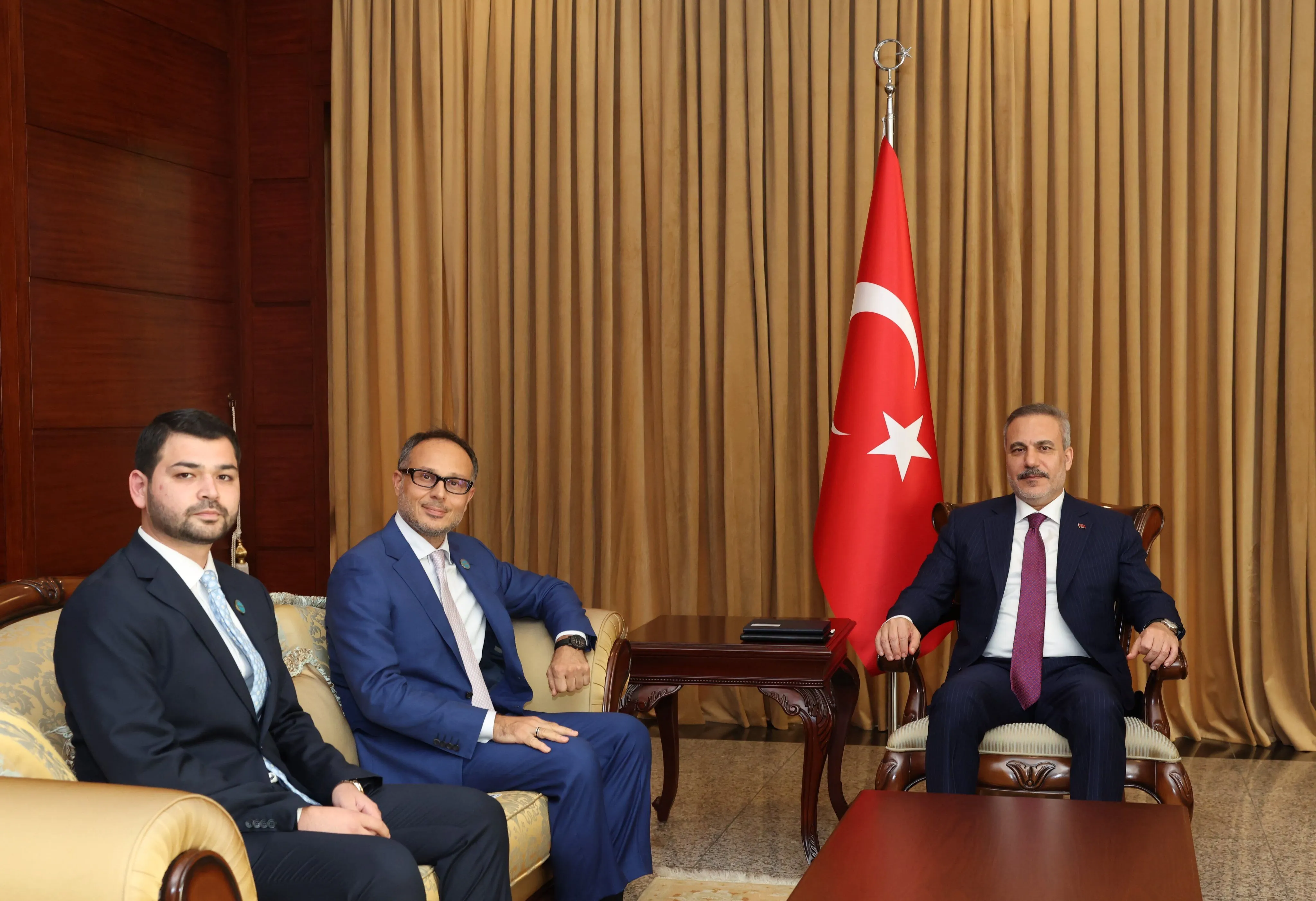 Bakan Fidan, TÜRKPA Genel Sekreteri Hasan'ı Bakü'de kabul etti