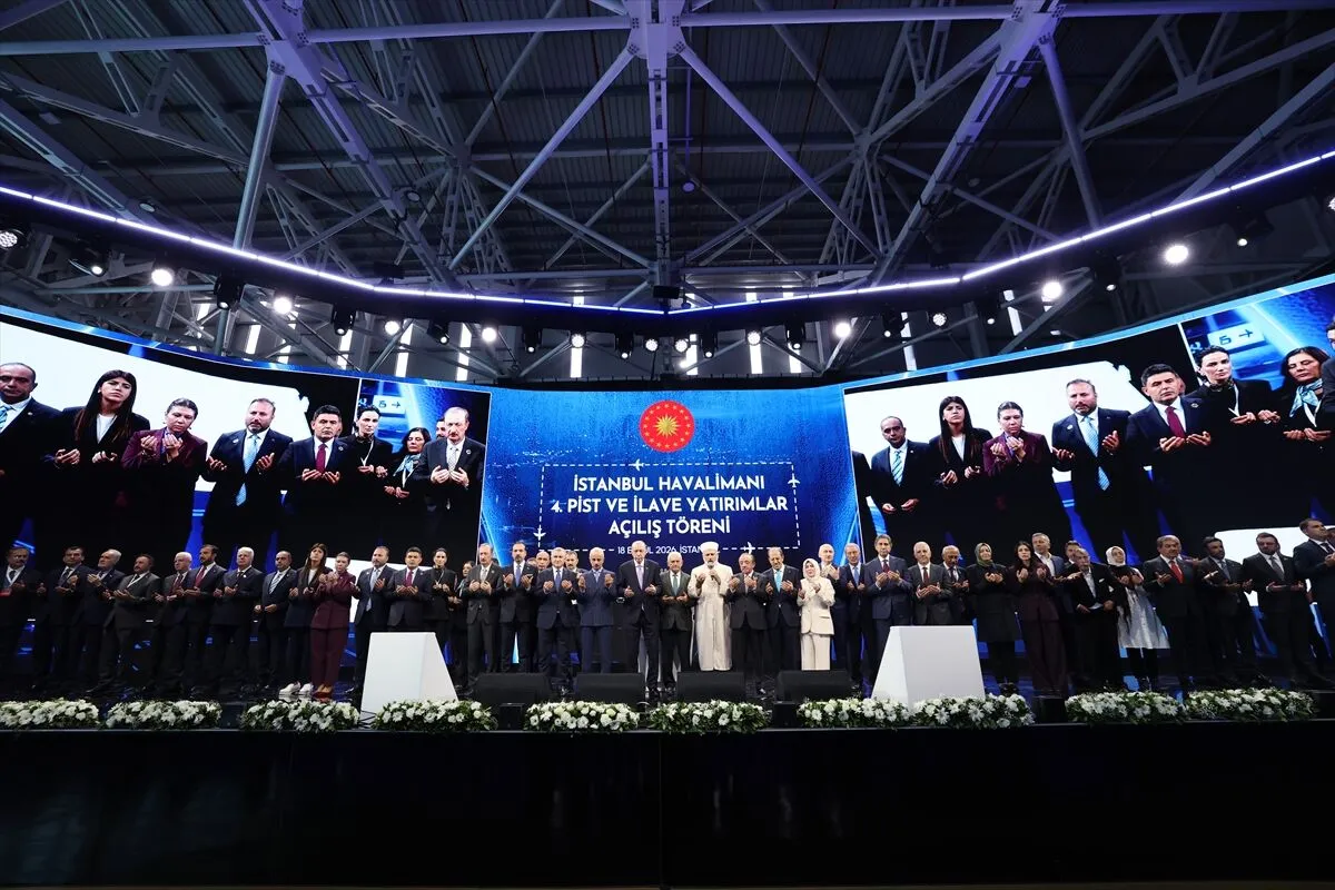 Erdoğan: Türkiye'yi yatırımlarla eserlerle hizmetlerle ihya etmek gibi bir gayemiz var