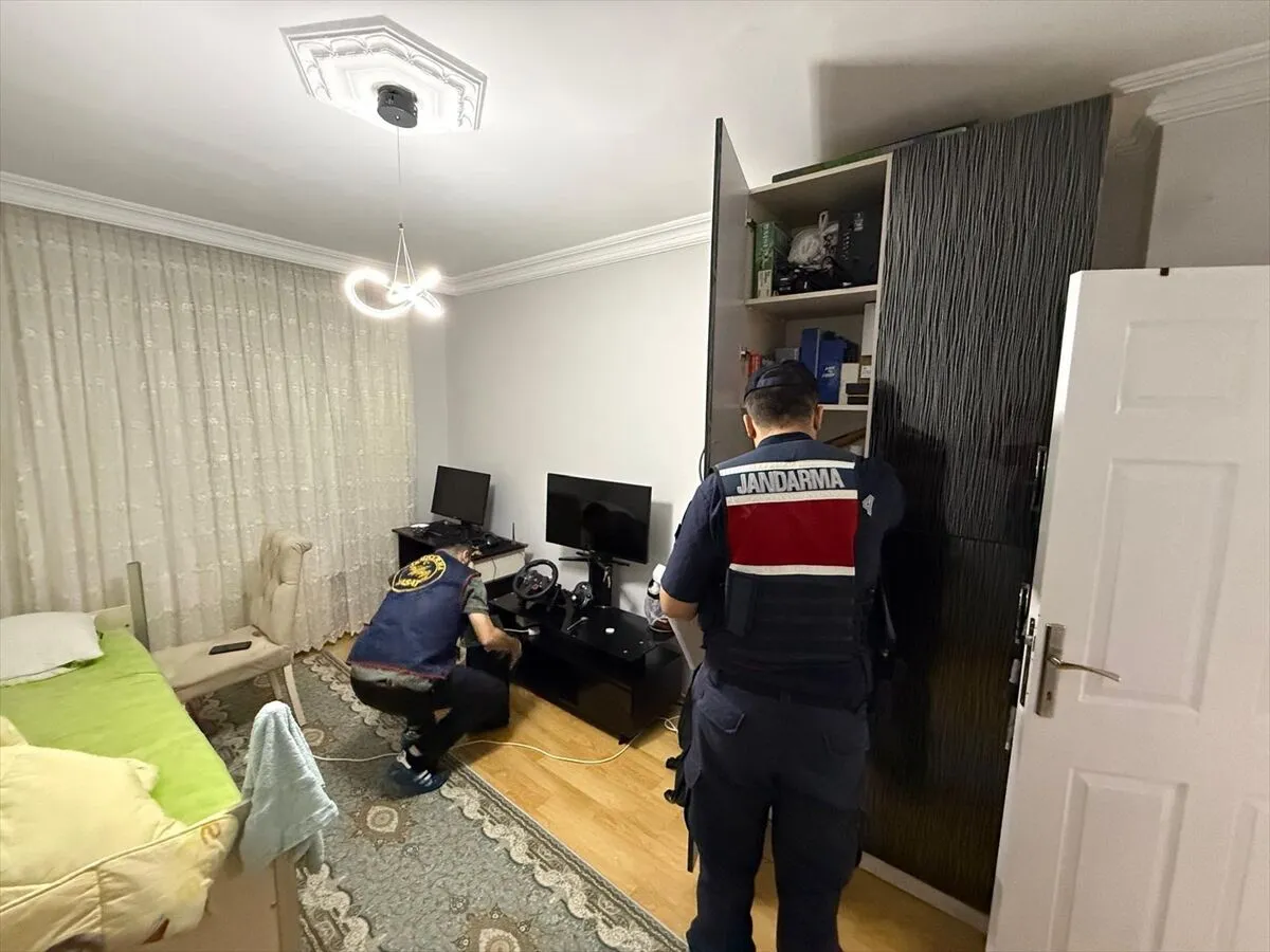 "Siber casusluk" operasyonunda 5 şüpheli gözaltına alındı