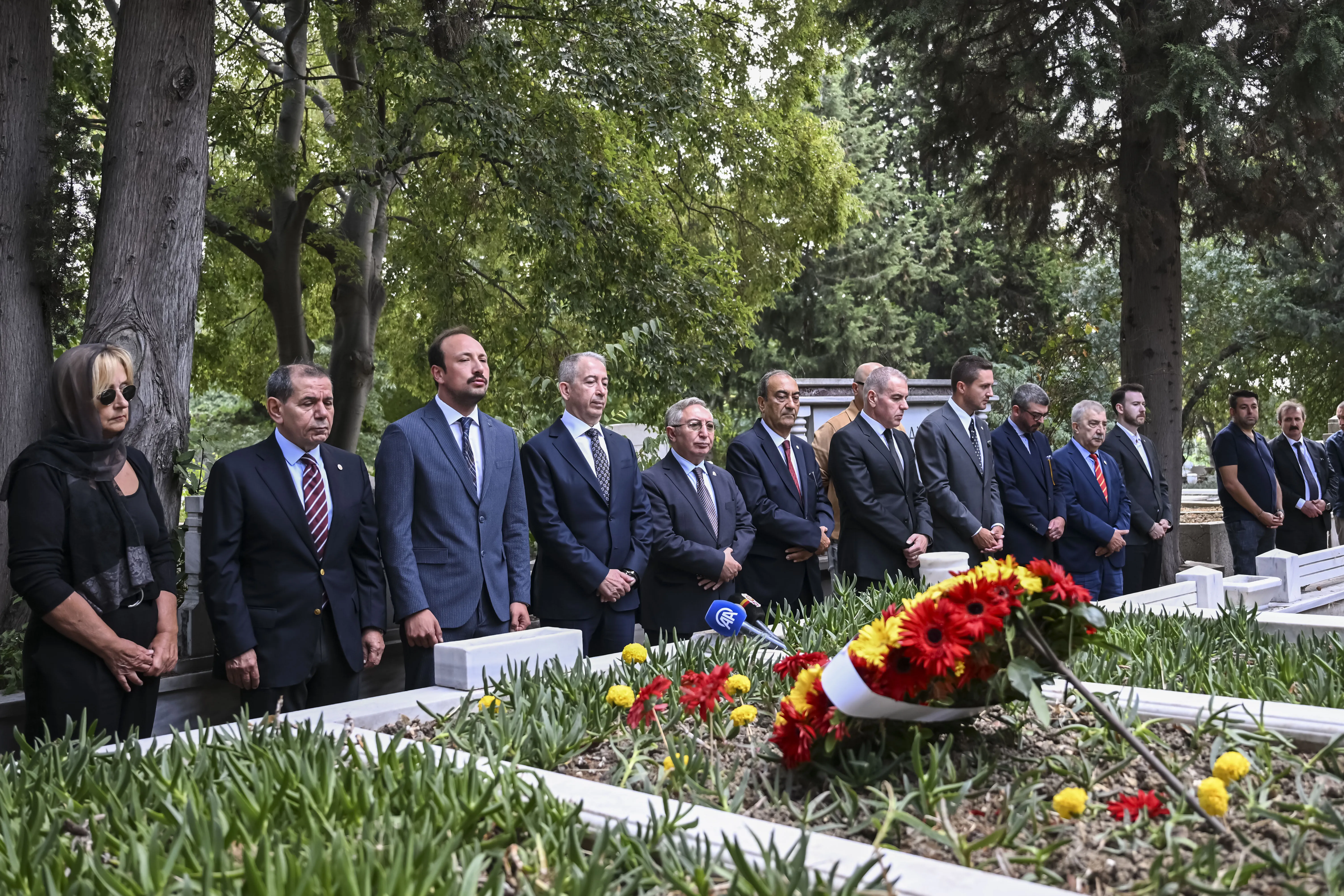 Galatasaray efsanesi Metin Oktay kabri başında anıldı