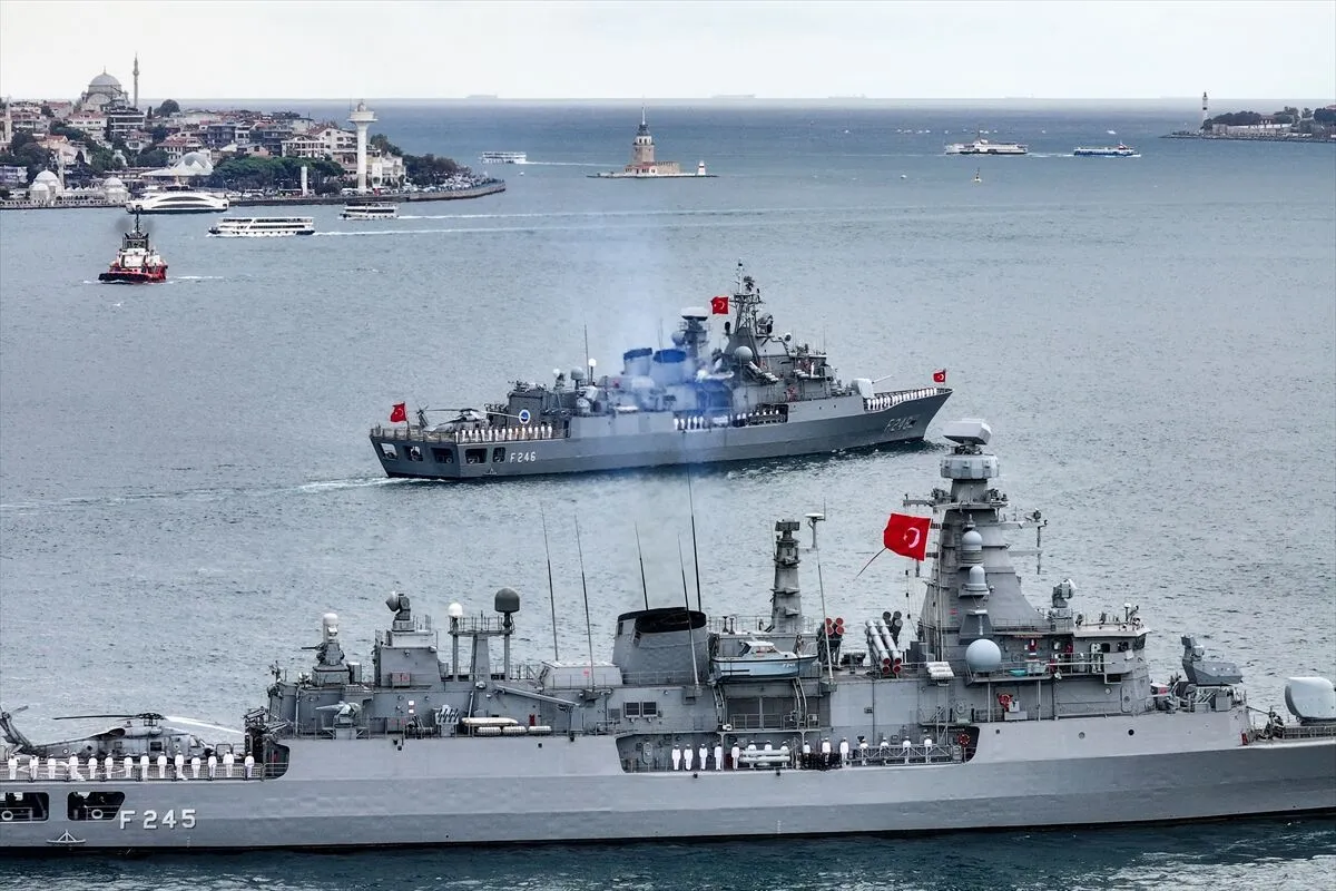 Preveze Deniz Zaferi kapsamında İstanbul Boğazı'ndan geçiş yapıldı