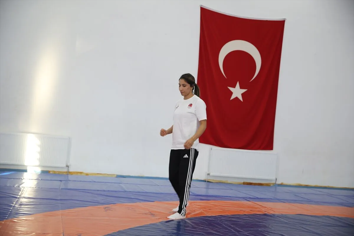Zehra Demirhan Akdeniz Oyunları'nda altın kazandı