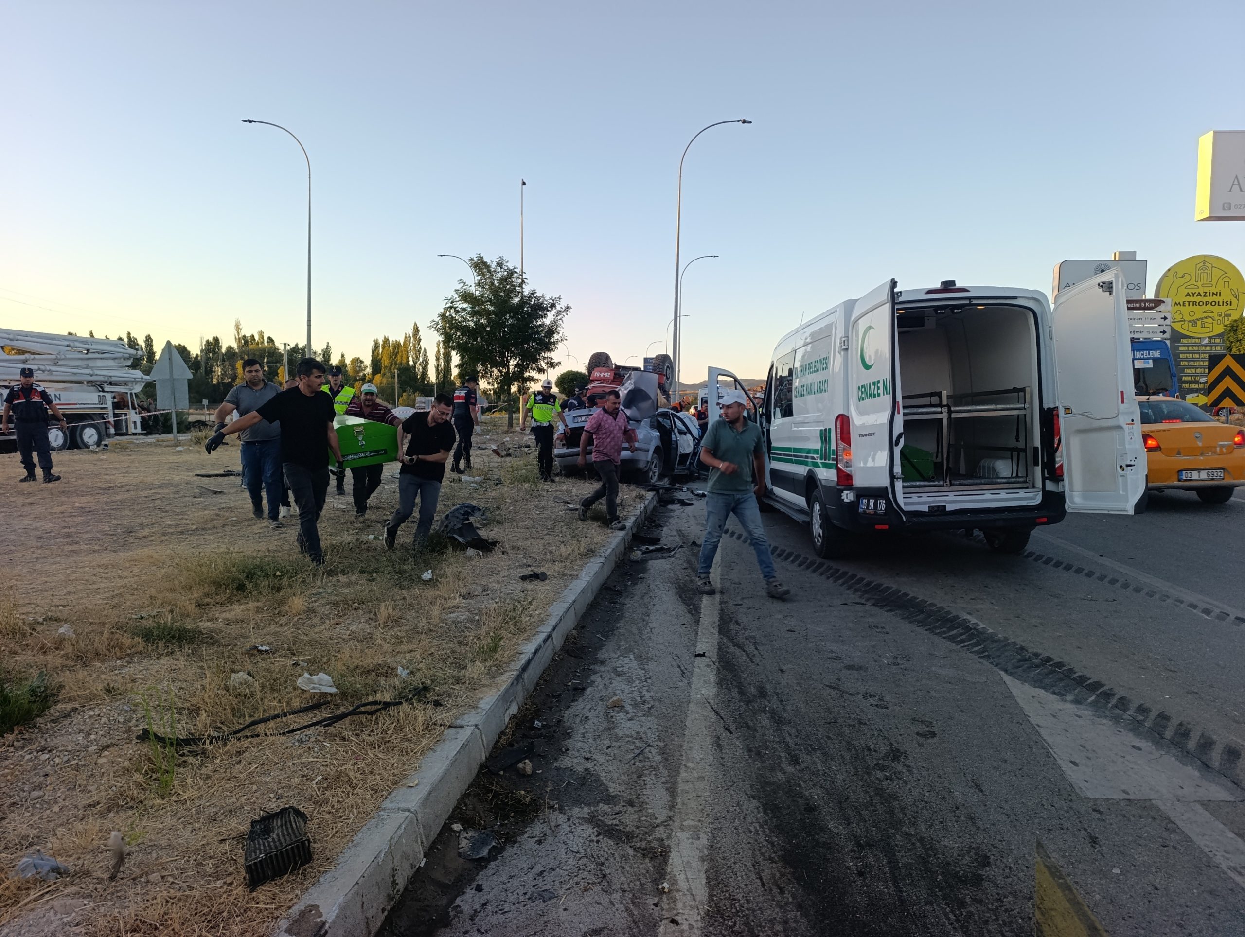 Görev dönüşü acı kaza:1 ölü, 4 yaralı