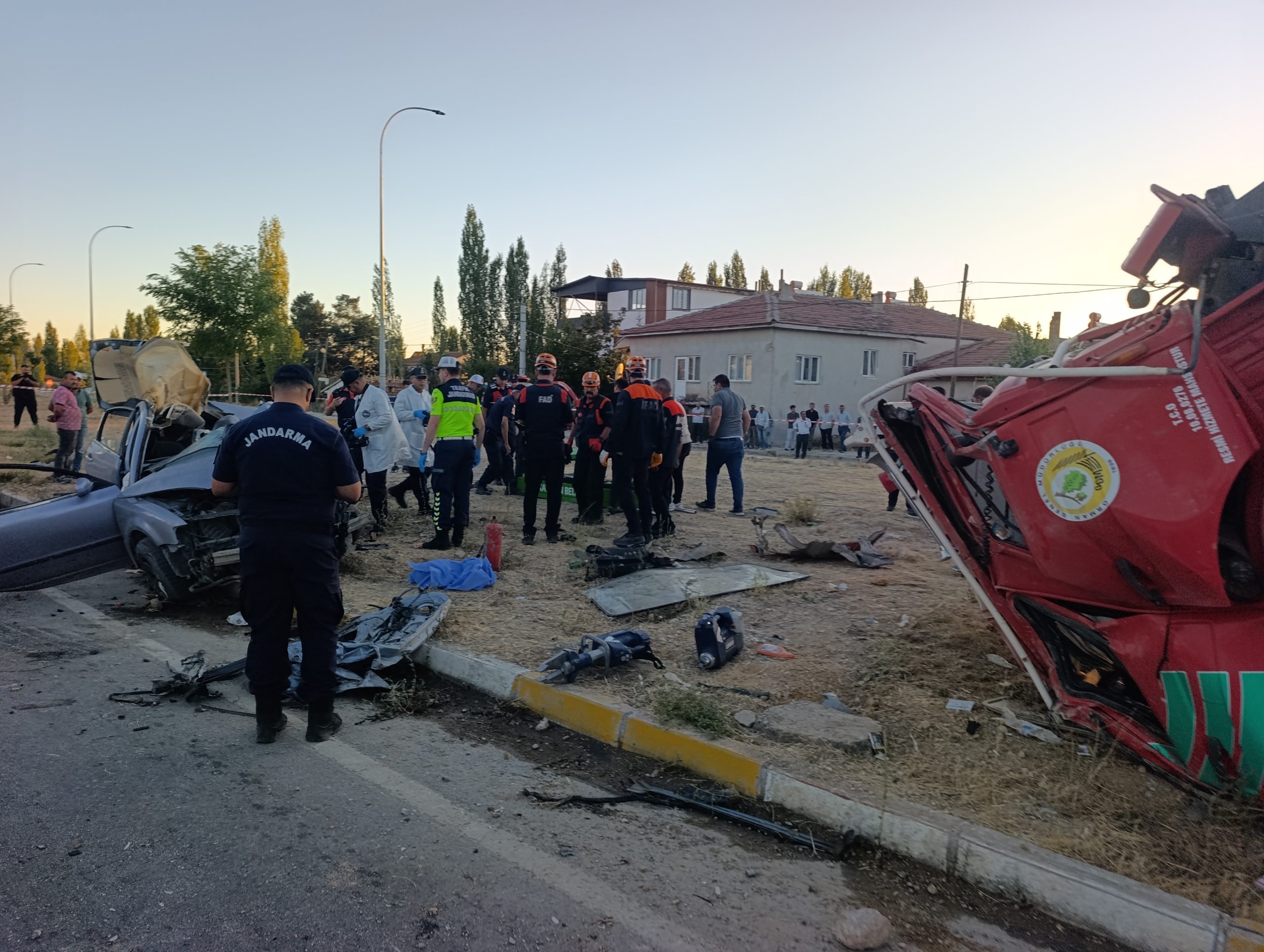 Görev dönüşü acı kaza:1 ölü, 4 yaralı