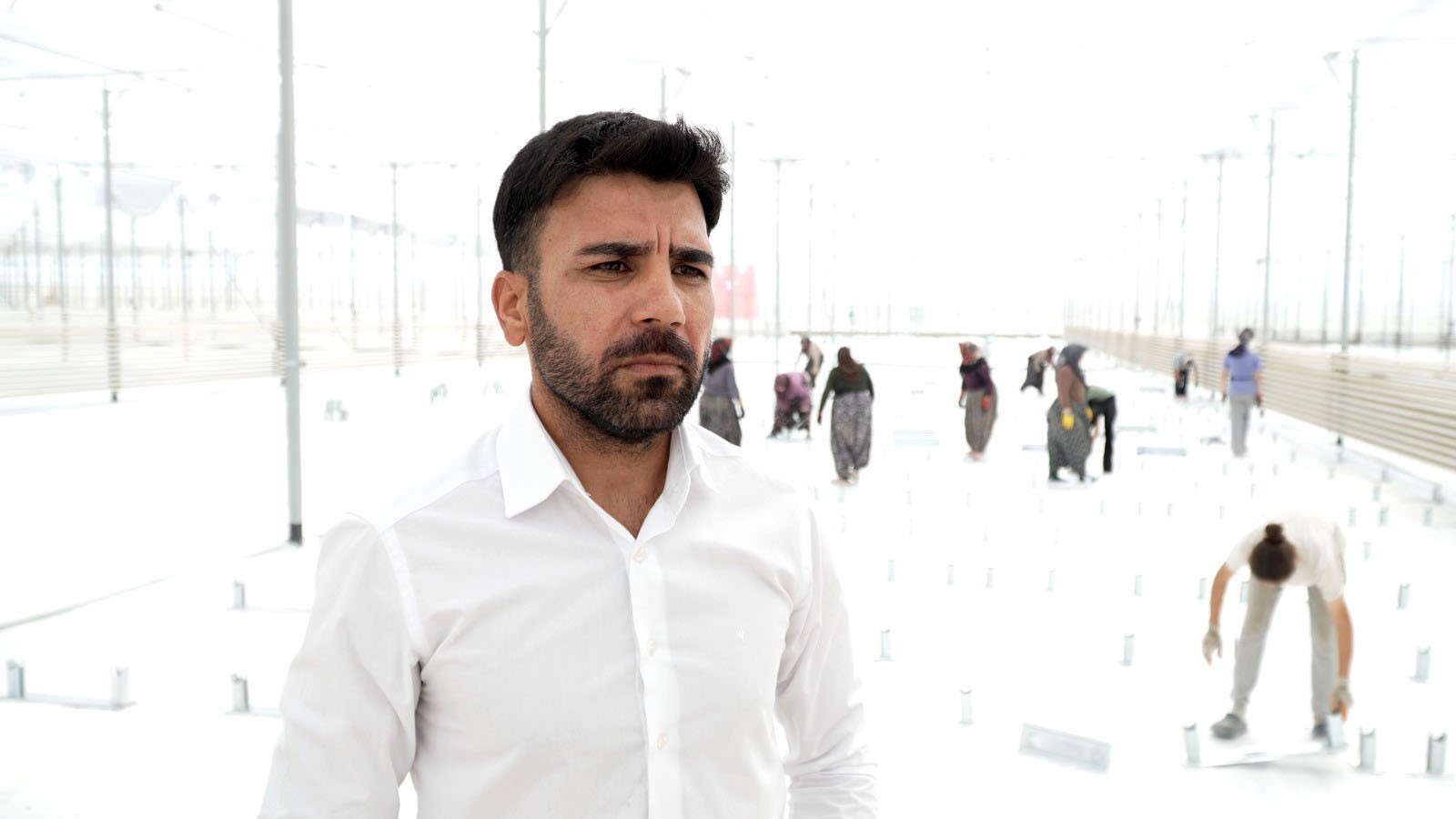 Kadınlar çalışacakları serayı kendileri yapmaya başladı