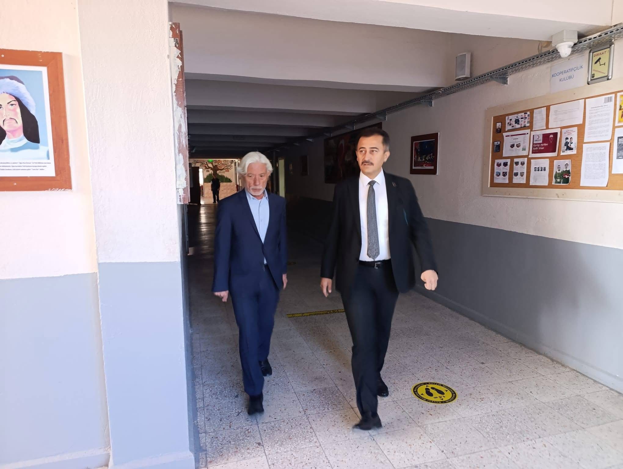 Keleş’ten Bolvadin’deki okullara sabah mesaisi