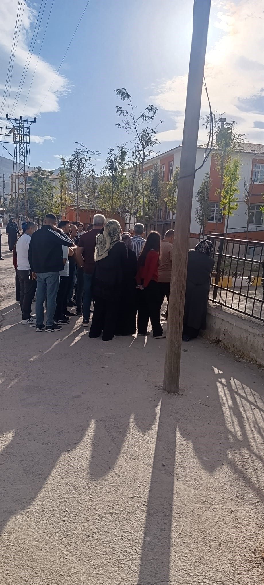 Van’da silahlı öğrenci alarmı: Okulda pompalı tüfek paniği
