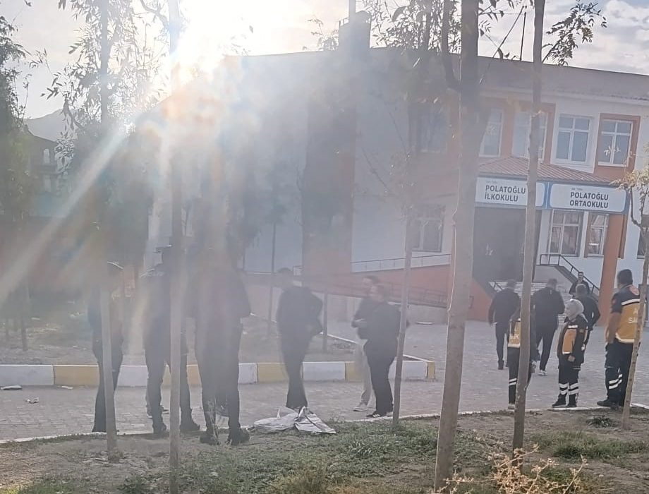 Okula pompalı tüfekle geldi, öğretmenler fark etti