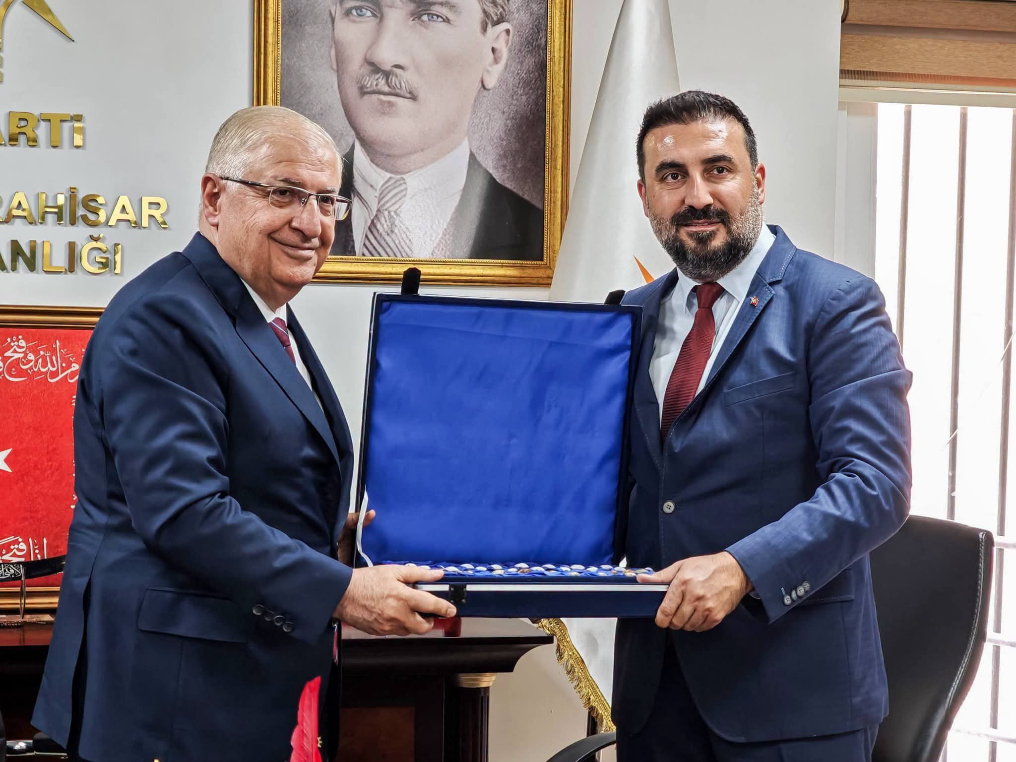 Milli Savunma Bakanı Yaşar Güler’den AK Parti Afyonkarahisar İl Başkanlığına ziyaret