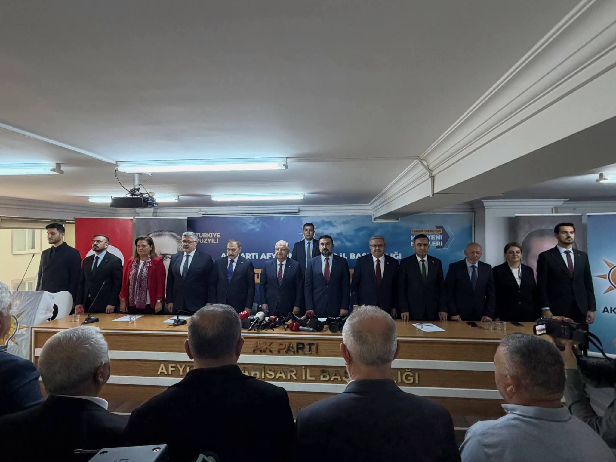 Milli Savunma Bakanı Yaşar Güler’den AK Parti Afyonkarahisar İl Başkanlığına ziyaret