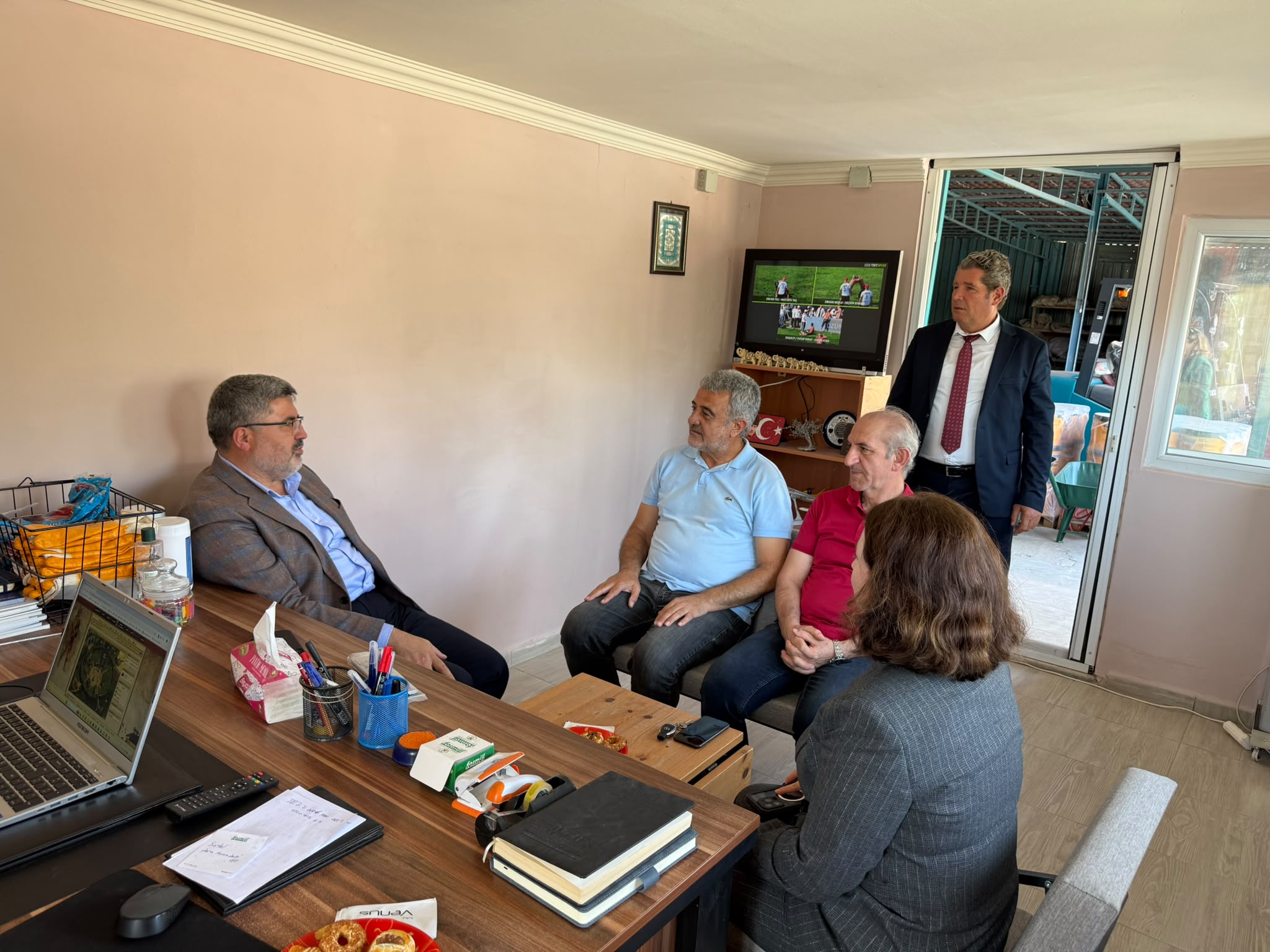 Ali Özkaya, İzmir Foça’da esnaf ve vatandaşlarla buluştu