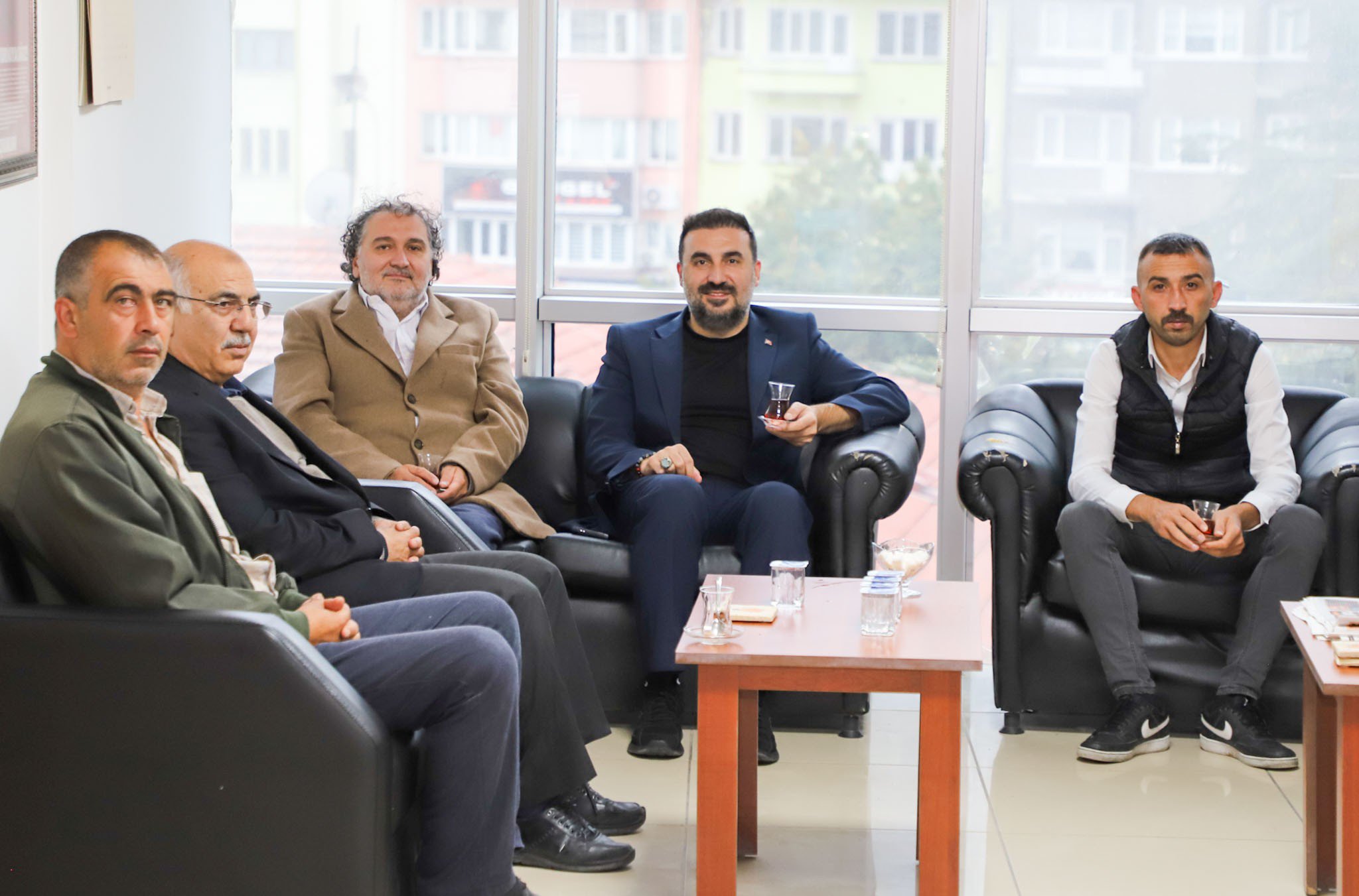 Özgür Kavak haftaya vatandaşlarla başladı: Kapısı da gönlü de açık