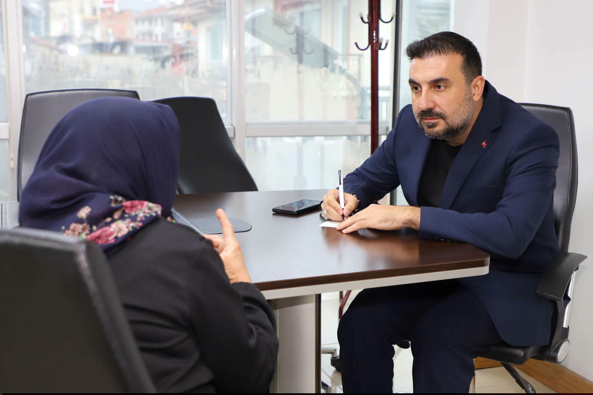 AK Parti teşkilatları vatandaşların taleplerini sahada dinliyor