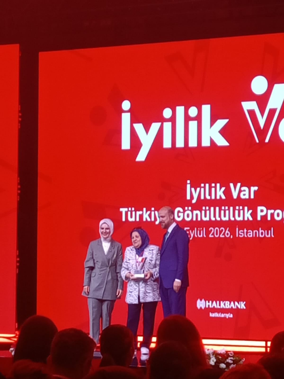 Gül Anneler Derneği’ne “İyilik Var” ödülü
