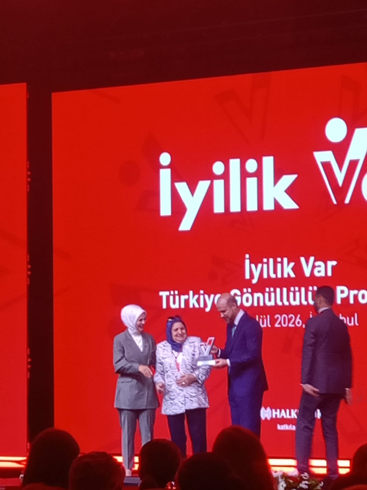 Gül Anneler Derneği’ne “İyilik Var” ödülü