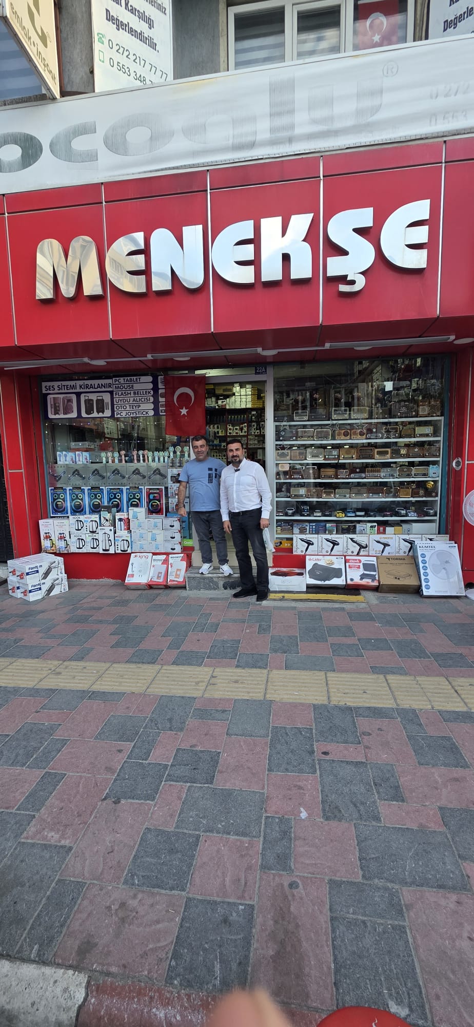 Özgür Kavak sahada: Esnafın kapısını tek tek çalıyor