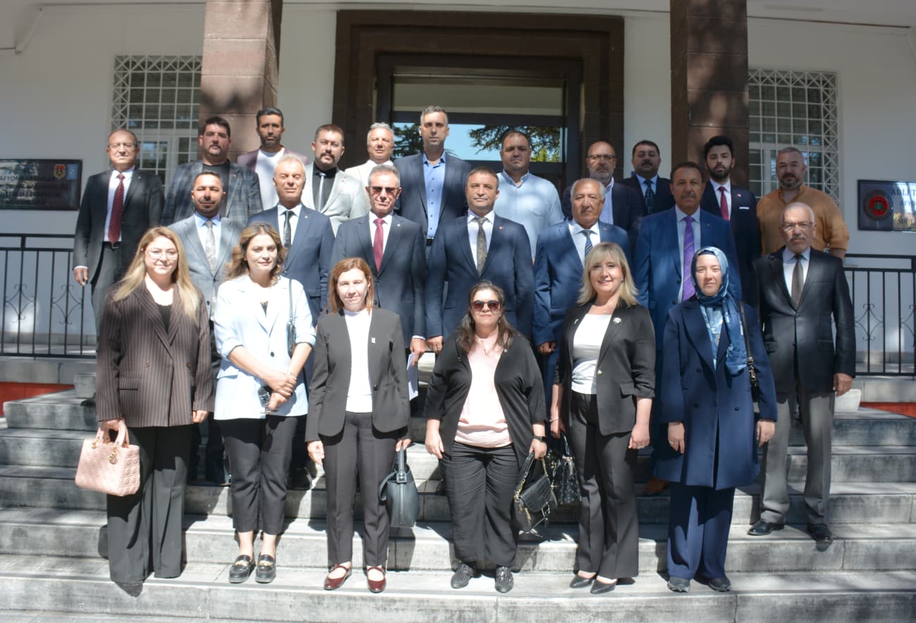 Ahmet Kahveci mazbatasını aldı, yeniden göreve başladı!
