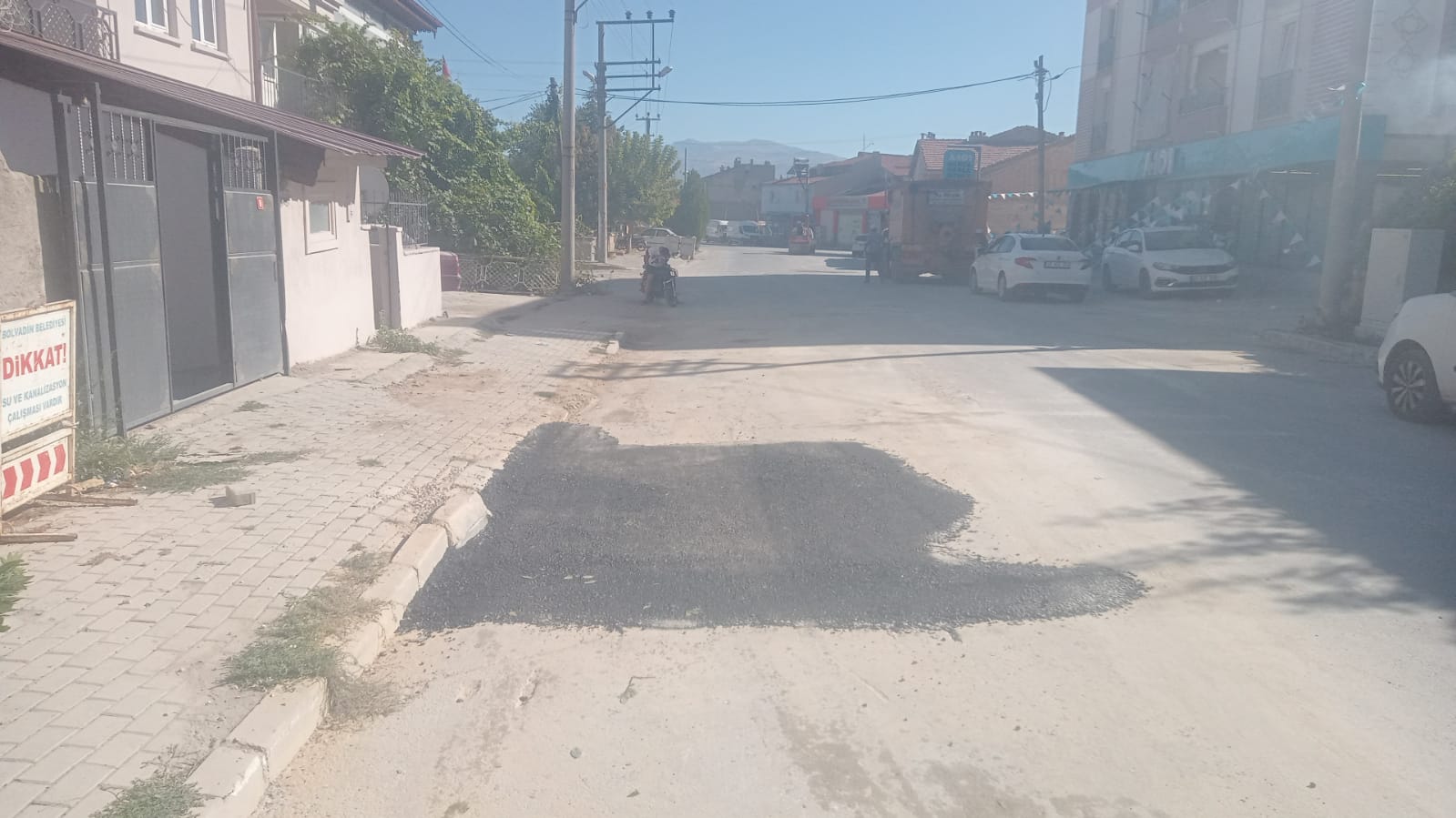 Bolvadin’de yol bakım ve onarım çalışmaları sürüyor
