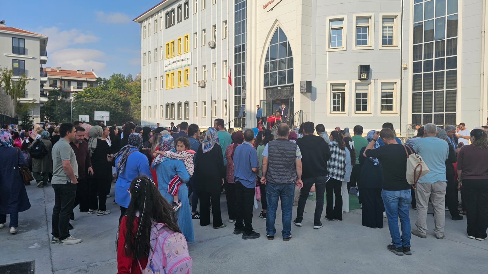 Afyonkarahisar’da ilk ders zili çaldı! 142 bin 500 öğrenci ders başı yaptı
