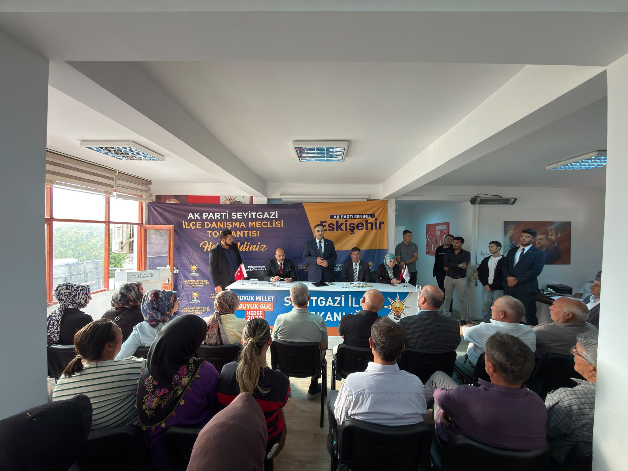 Arslan, Eskişehir’de sahayı dinledi: Vatandaş, çiftçi ve emekçilerle buluştu 6 Arslan, Eskişehir’de sahayı dinledi: Vatandaş, çiftçi ve emekçilerle buluştu