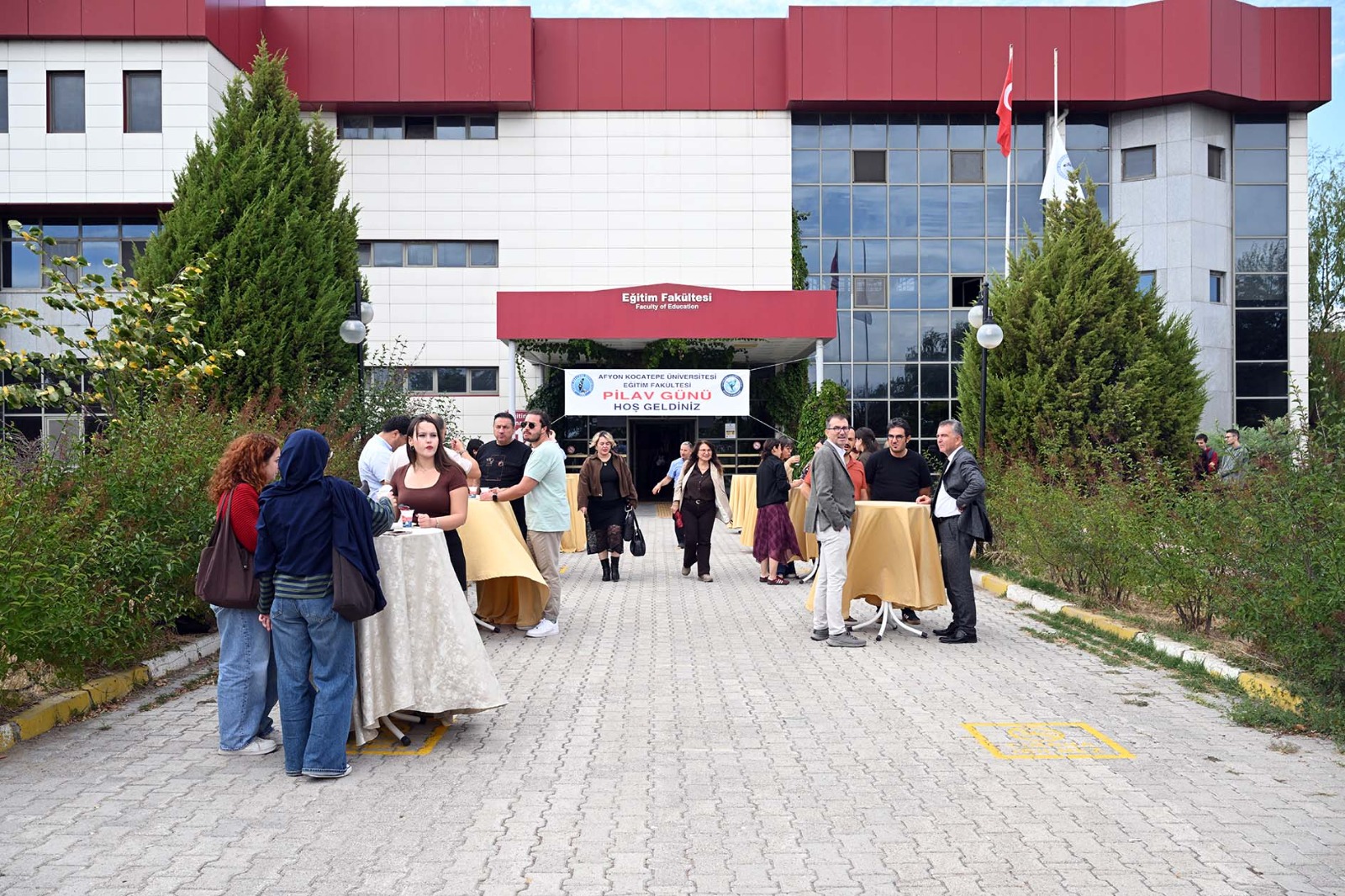 AKÜ Eğitim Fakültesinde mezunlar pilav gününde buluştu