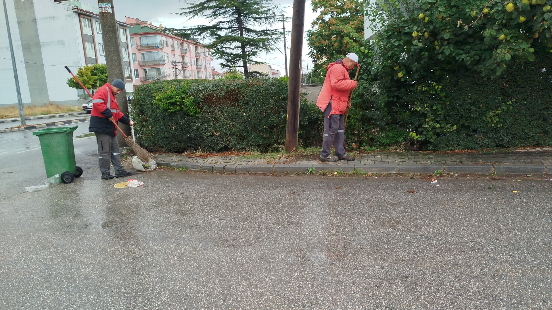 Bolvadin’de mahalle mahalle temizlik seferberliği sürüyor