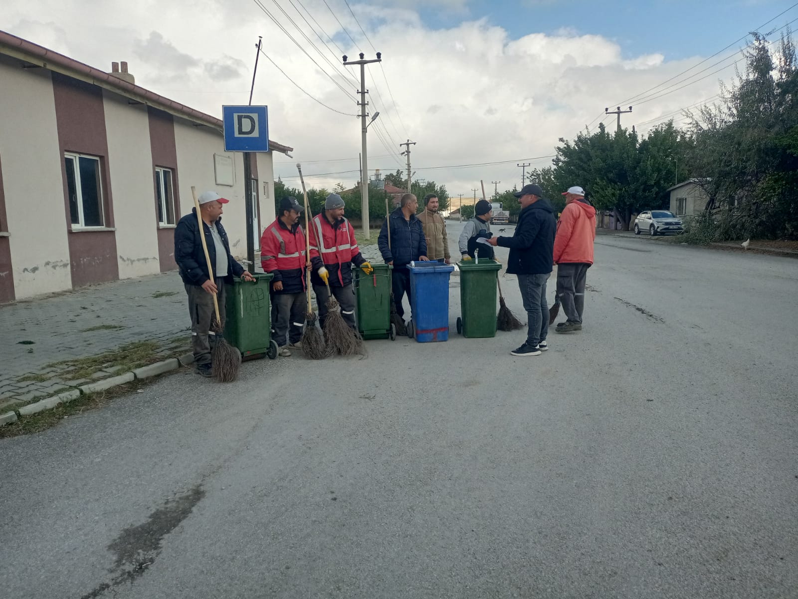 Bolvadin’de temizlik çalışmaları Şıhlar Mahallesi’nde sürdü