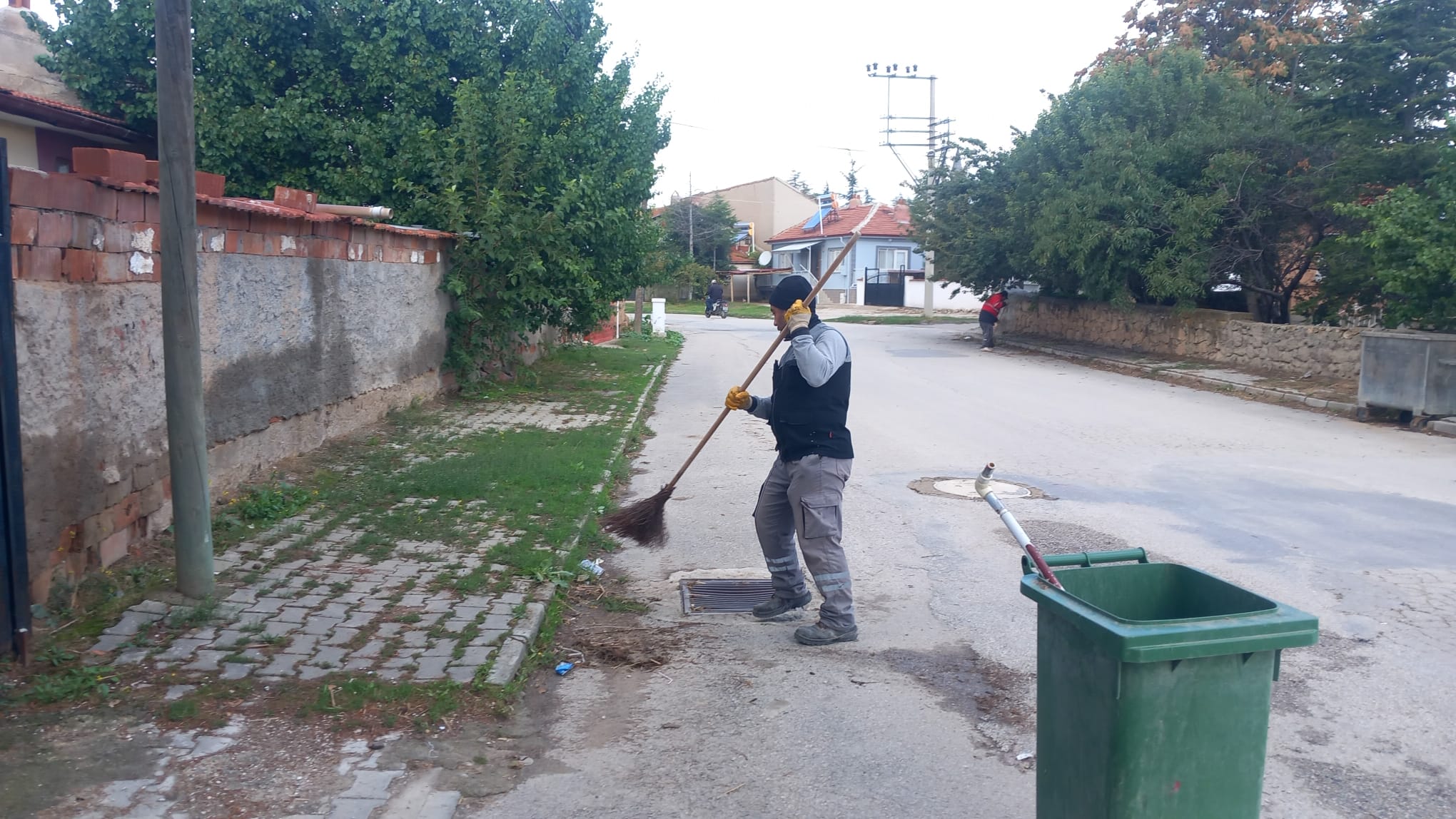 Bolvadin’de temizlik çalışmaları Şıhlar Mahallesi’nde sürdü